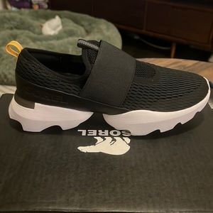 Sorel strap shoes in black